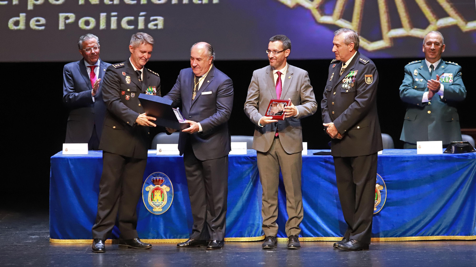 Las mejores fotos del Día de la Policía Nacional en la comarca