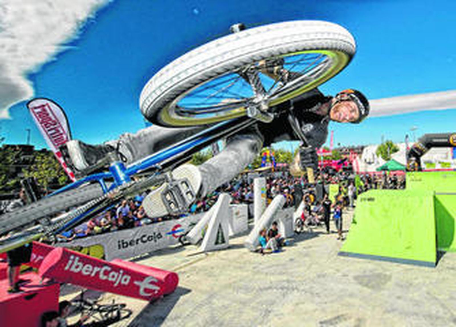 1 y 3. Durante el salón, se podrán ver saltos imposibles sobre dos ruedas y la pericia de 'raiders' sobre la bicicleta. 2. También habrá un circuito de prueba para bicicletas especiales y para personas con discapacidad.