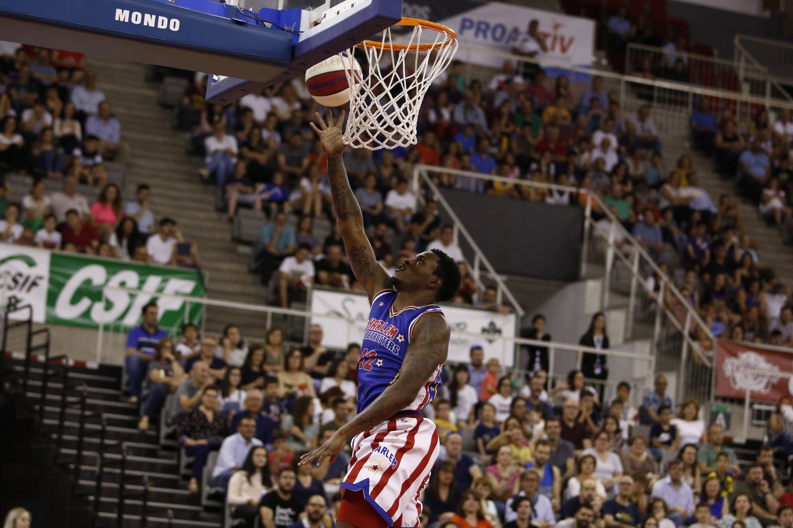 El espectáculo de los Globetrotters inunda el Palacio de Deportes
