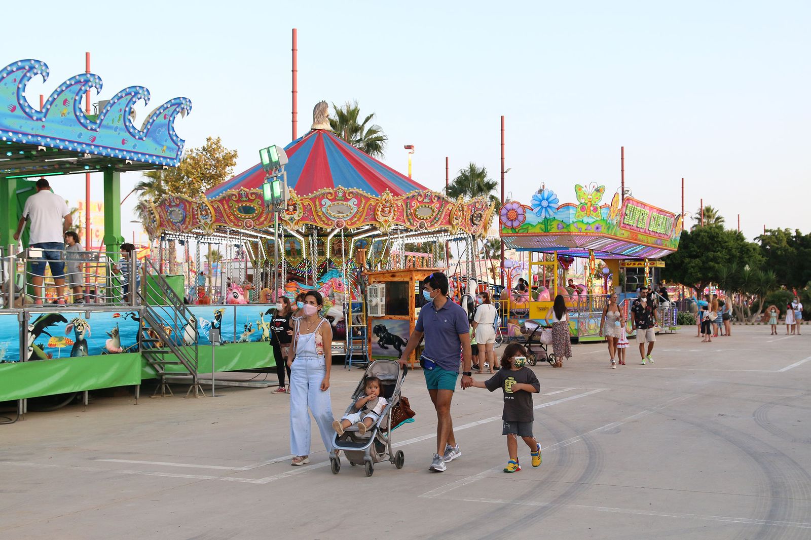 Primer día de cacharricos en una reducida Feria de Almería 2021