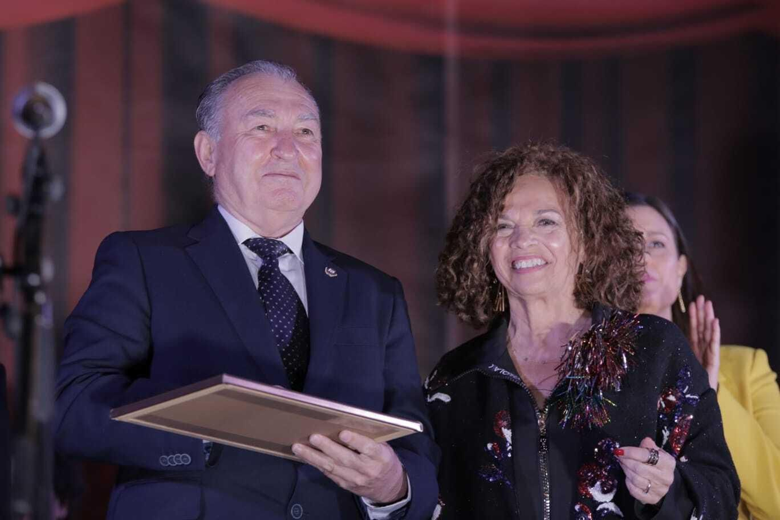 Gala de bienvenida del Carnaval en San Fernando con Manu Sánchez y Sandra Golpe