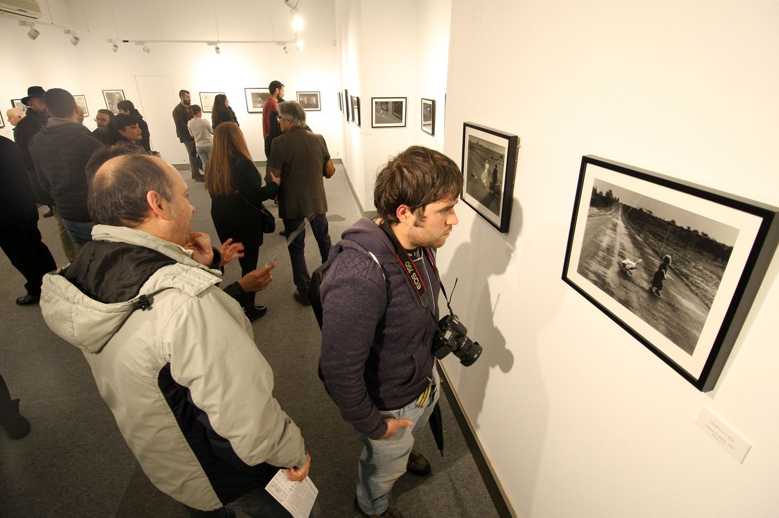 Latitudes. Exposiciones de Alberto Korda y de Pedro Luis Raota