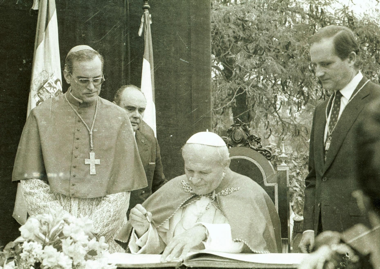 Las imágenes de la primera visita del Papa a Sevilla