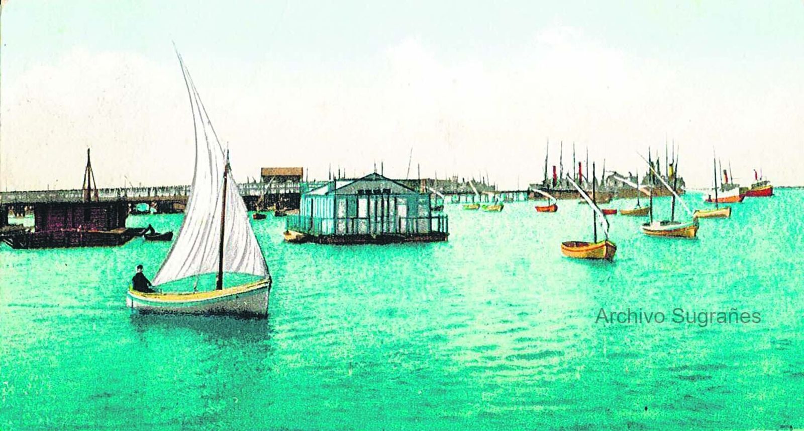 En la postal se puede ver el casetón de los Baños Flotantes d ela Ría de Huelva.