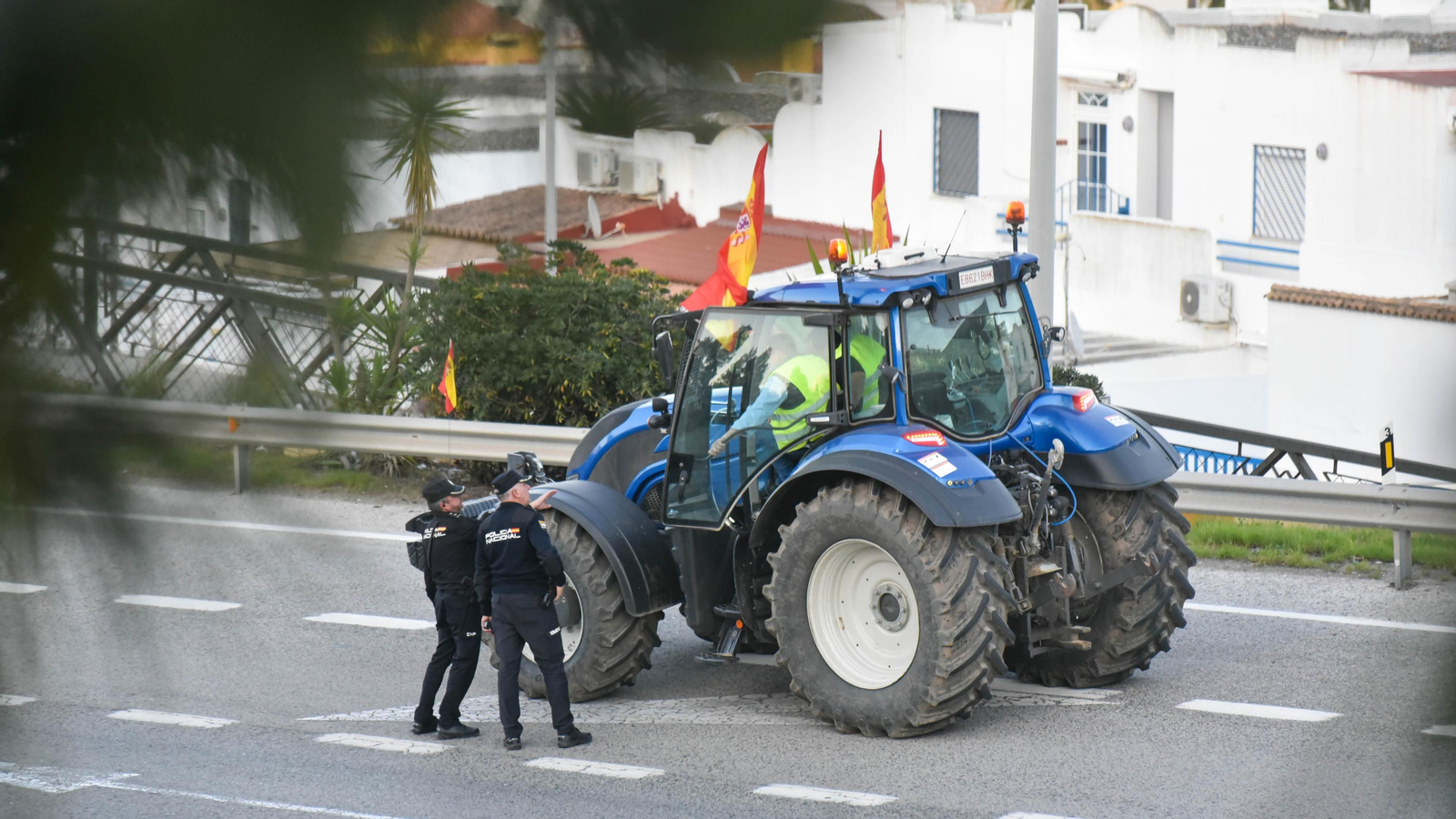 La tractorada del sector primario en Algeciras, en imágenes