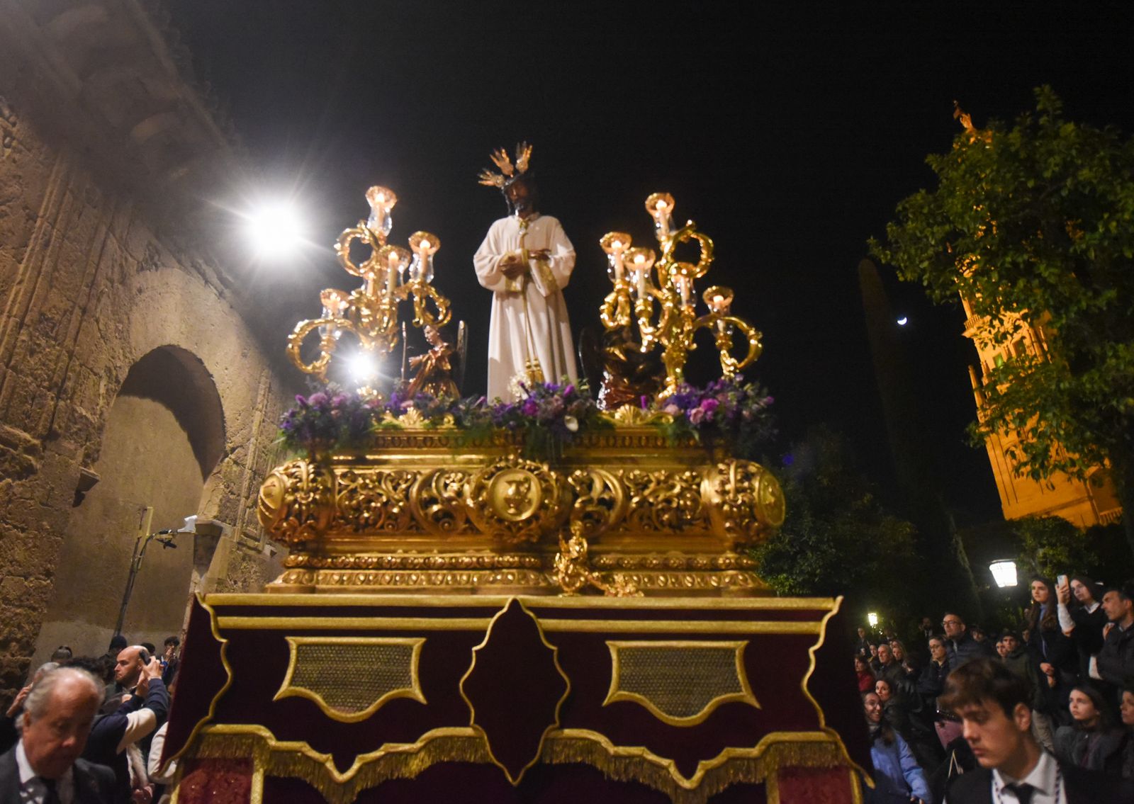 El Vía Crucis de las Cofradía con el Señor de la Sangre, en imágenes