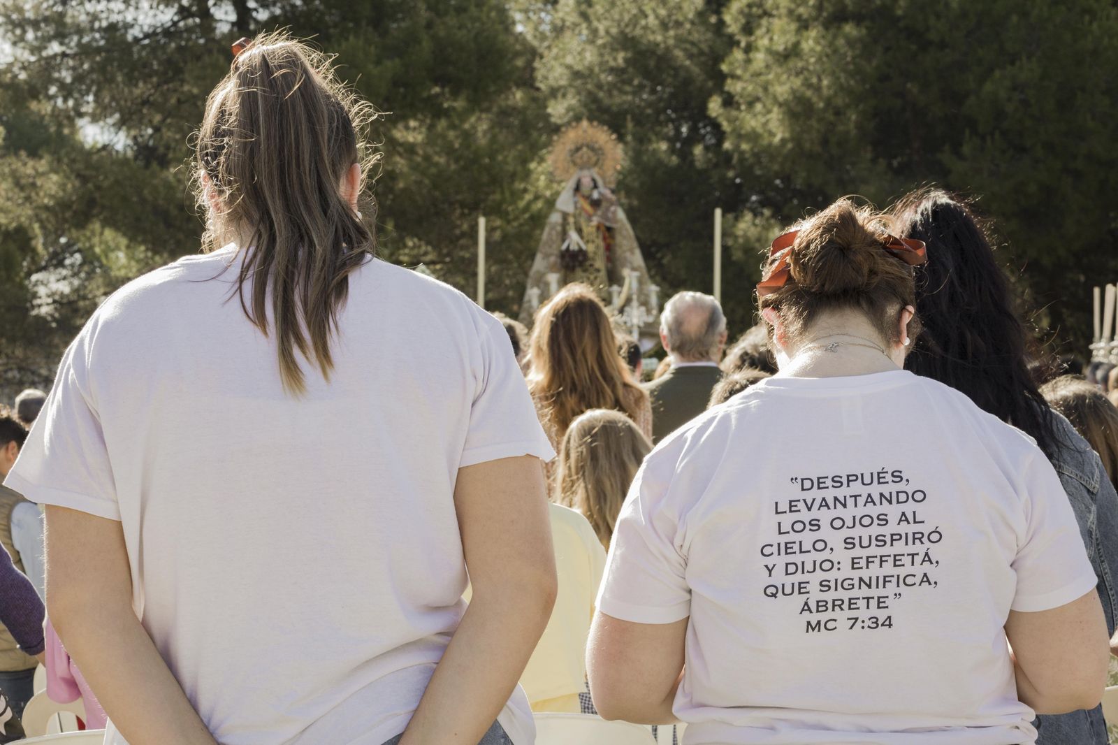 Misa de campaña frente a la parroquia del Cristo de la Sed con la Virgen del Carmen