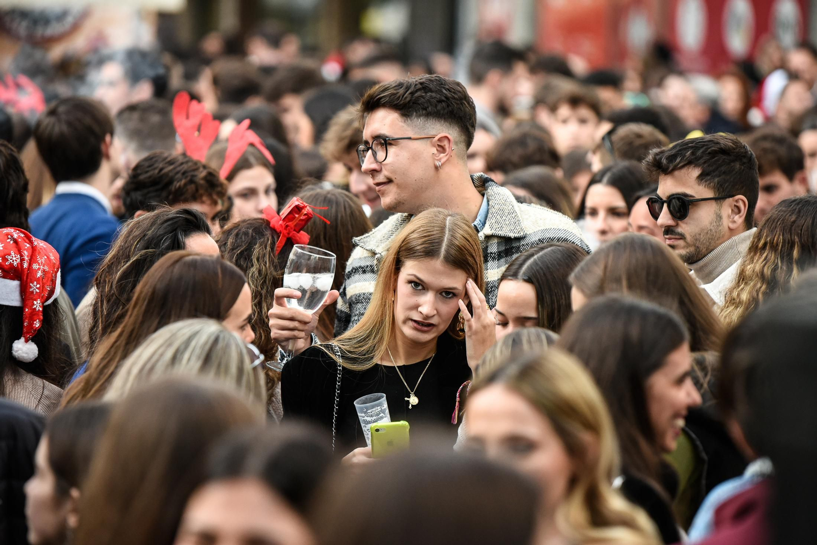 Imágenes de las celebraciones en el centro de Huelva la tarde del 24