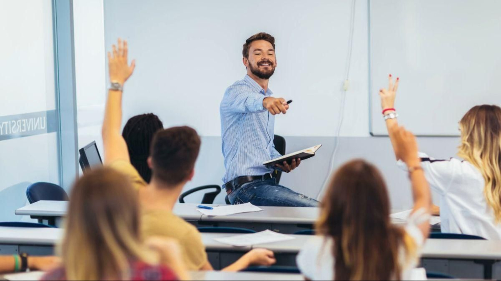 Aula con alumnos.
