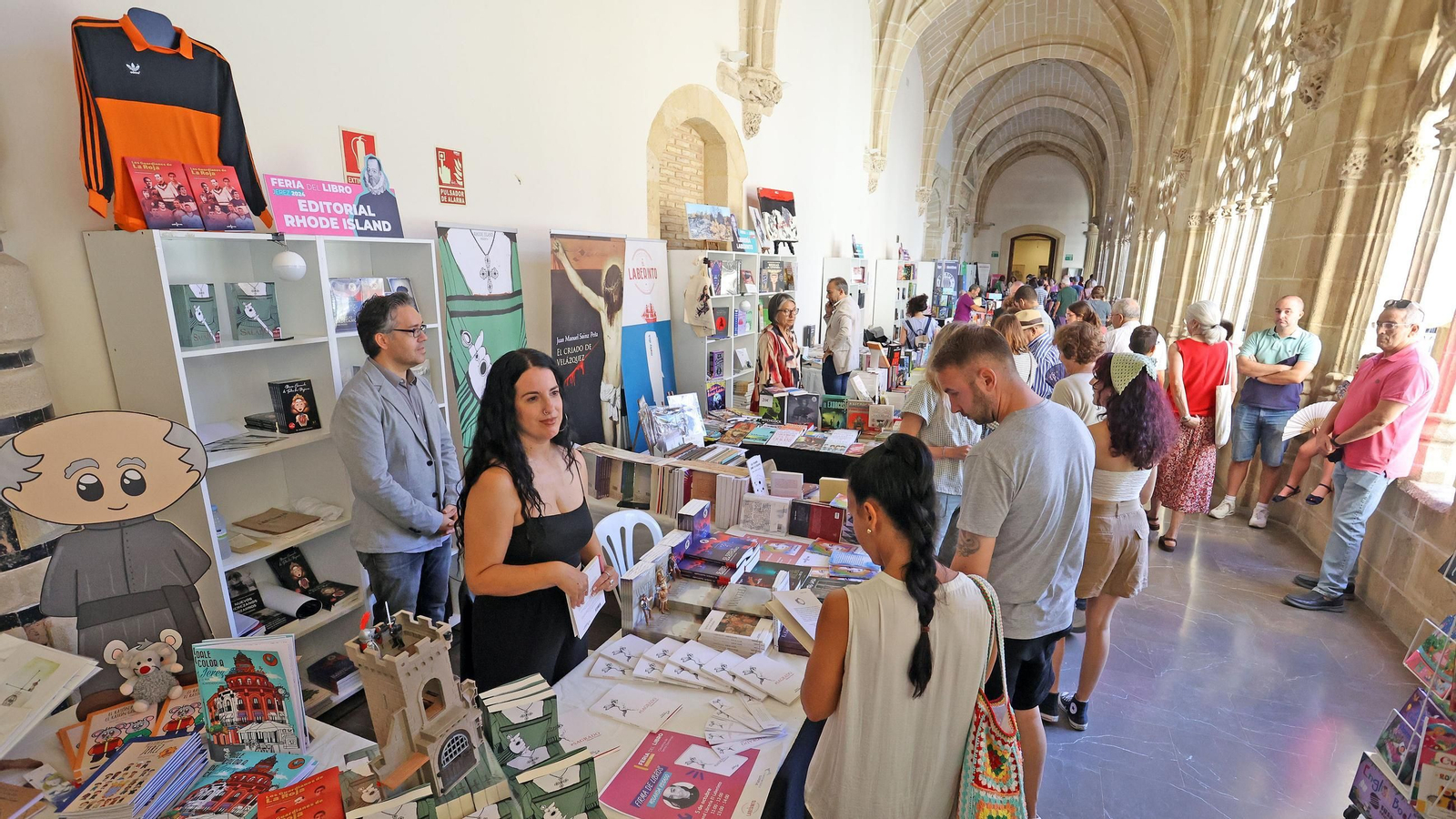 Imágenes del gran ambiente en la Feria del Libro en Jerez
