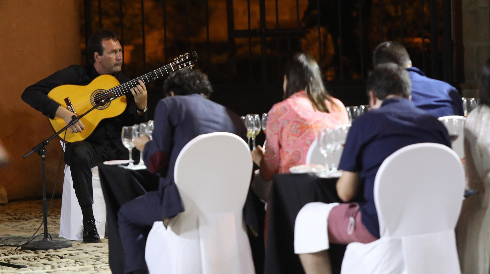 Se inaugura 'De Copa en Copa' en los Claustros y comienzan en el Alcázar las 'Catas Magistrales' con los vinos de Lustau