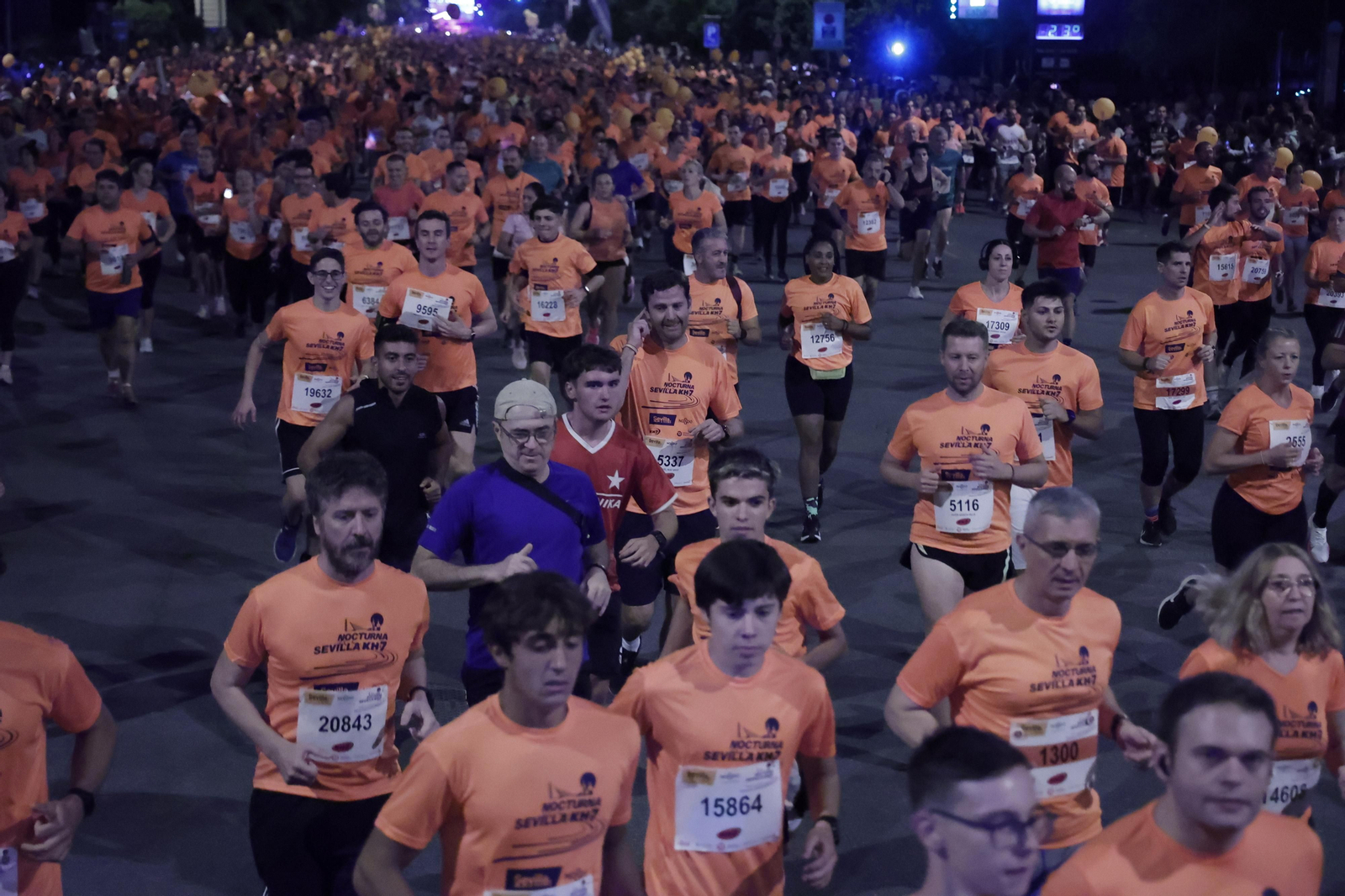 Búscate en la Carrera Nocturna de Sevilla (1)