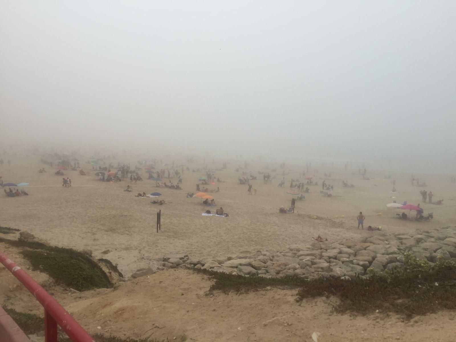 Imagen de la niebla en la playa de Santa María