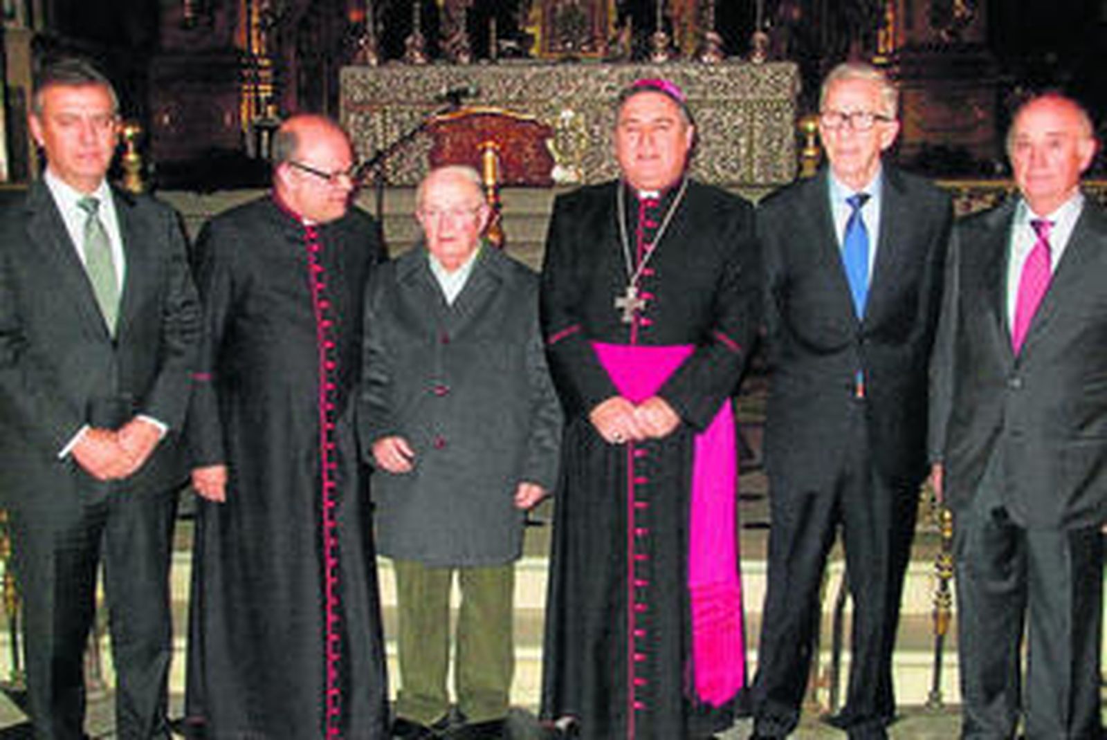 Los asistentes ayer al acto en Sanlúcar.