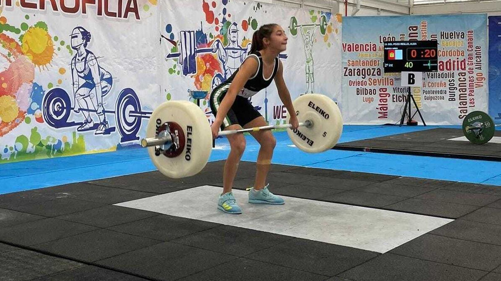 Raquel Domínguez, del Club de Halterofilia de San Fernando, durante el campeonato.