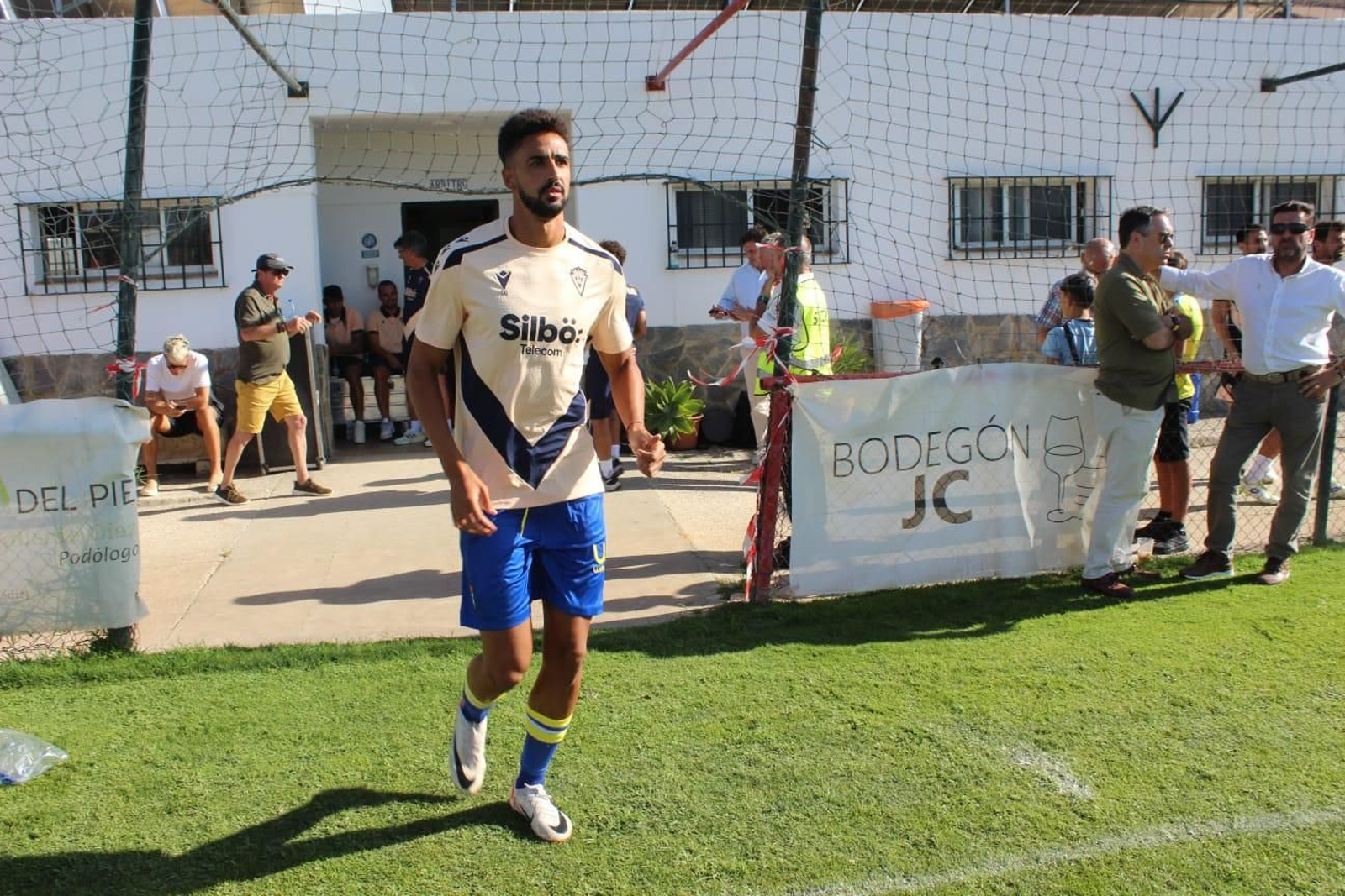 Las imágenes del amistoso entre el Barbate y el Cádiz CF