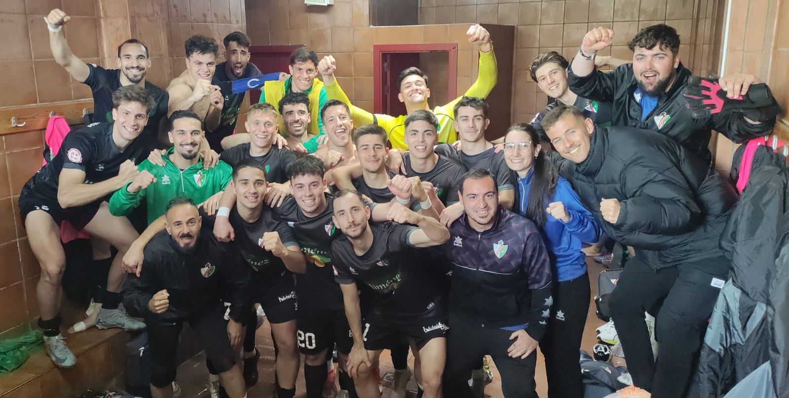 Así celebró su victoria el vestuario del Huétor Vega