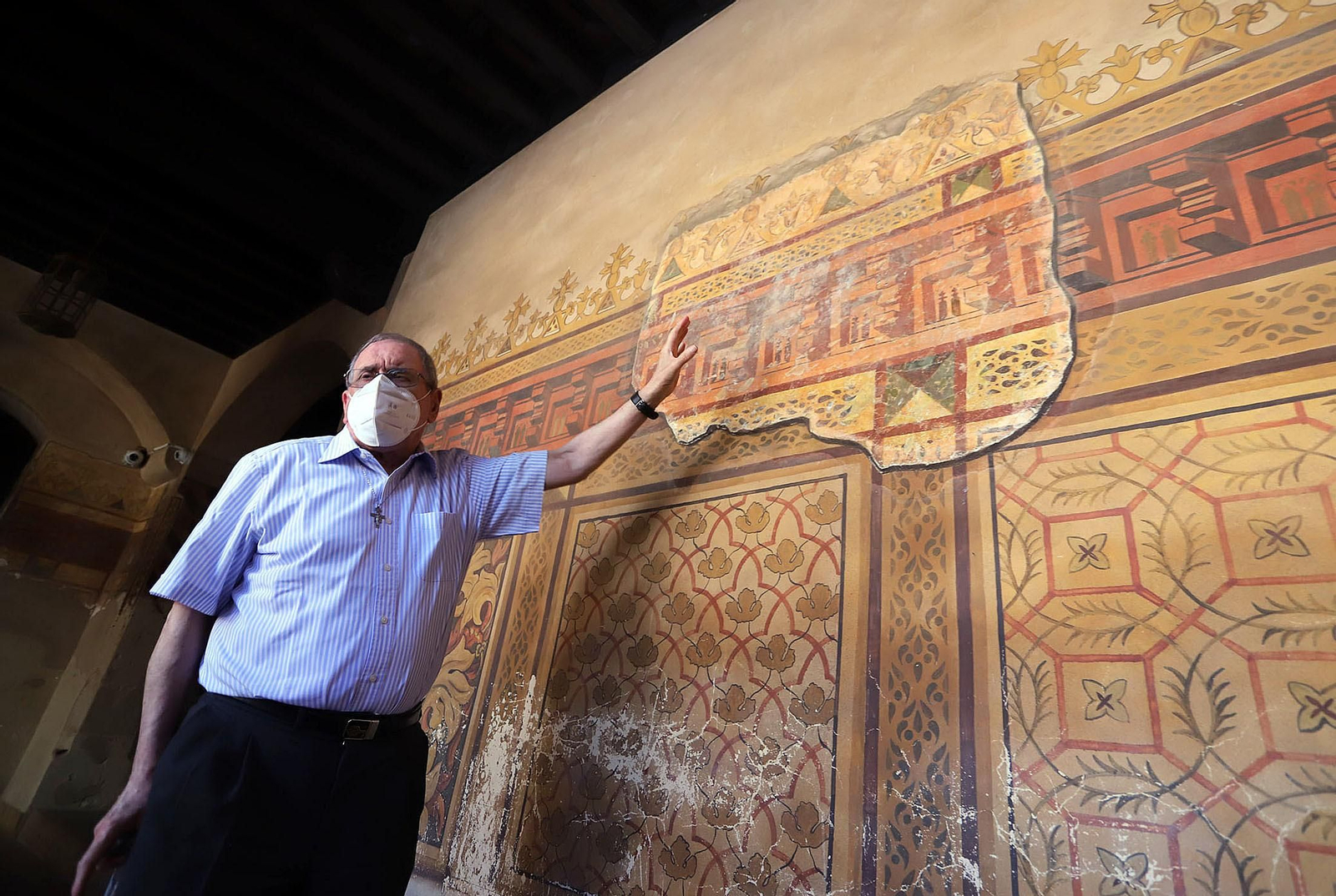 Estado de deterioro en el que se encuentra las pinturas murales del patio mudéjar de La Rábida.