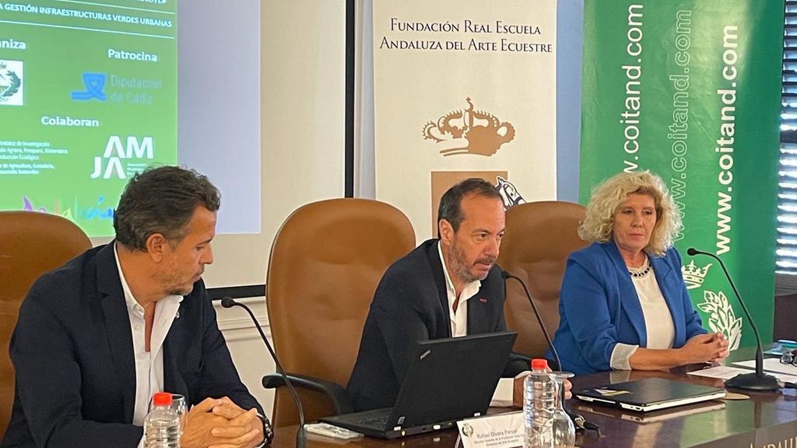 Presidente Coitand, Carlos León Garrido; Director Gerente Real Escuela Andaluza del Arte Ecuestre, Rafael Olvera Porcel; Delegada Cádiz Coitand, Manuela Aguilera Sánchez