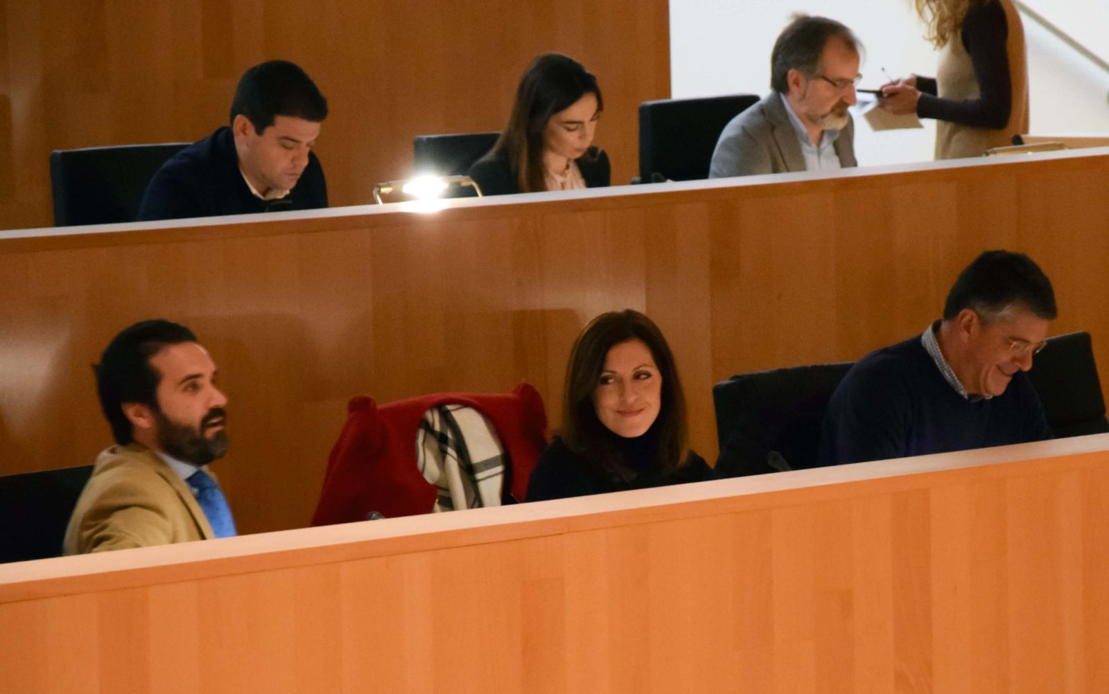 La diputada de Medio Ambiente, Marina Bravo, en el centro.