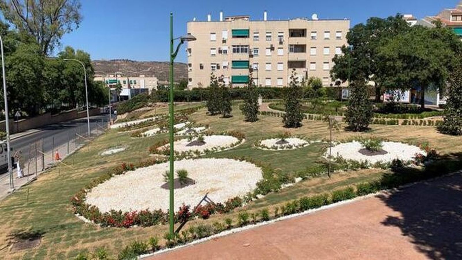 Parque situado en la antigua glorieta de Rojas Pérez de Antequera.