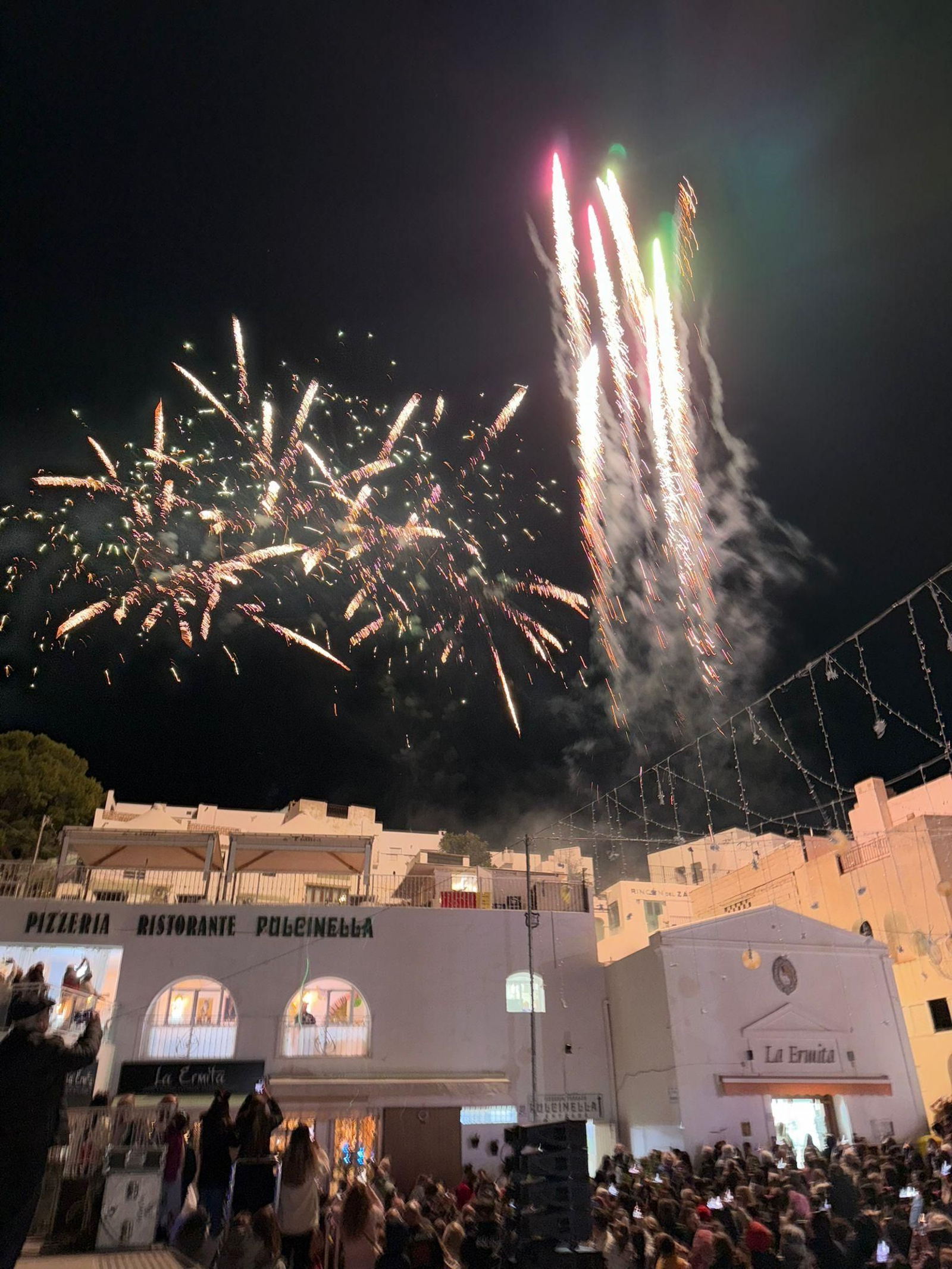 Y la Navidad llegó a Mojácar: así ha sido el espectacular encendido del alumbrado