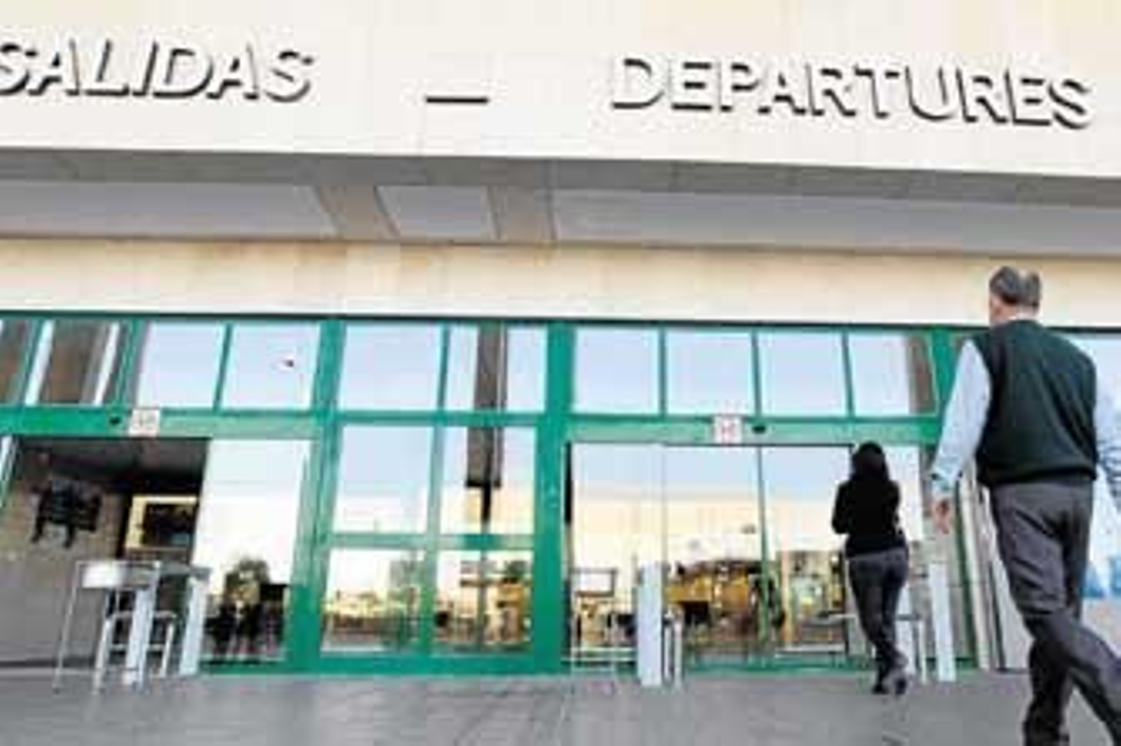 Entrada a la terminal de pasajeros del aeropuerto de Jerez, en una imagen de archivo. /Miguel Ángel González