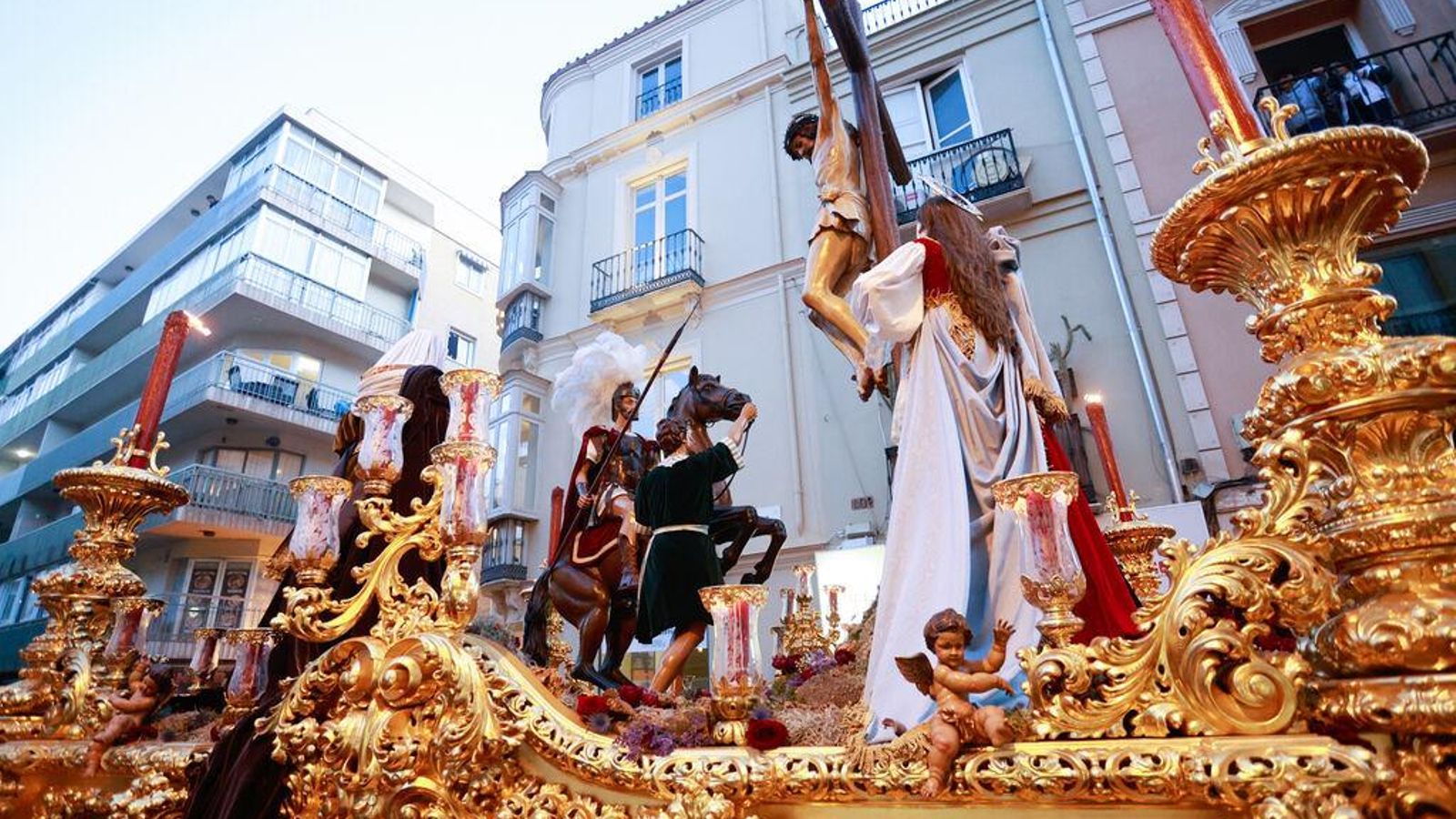 El Cristo de la Sangre poco después de su salida.