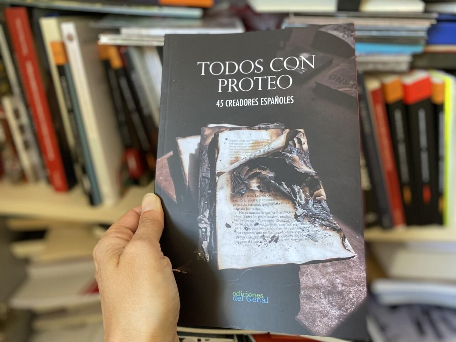 Portada del libro 'Todos con Proteo. 45 creadores españoles', presentado este miércoles.