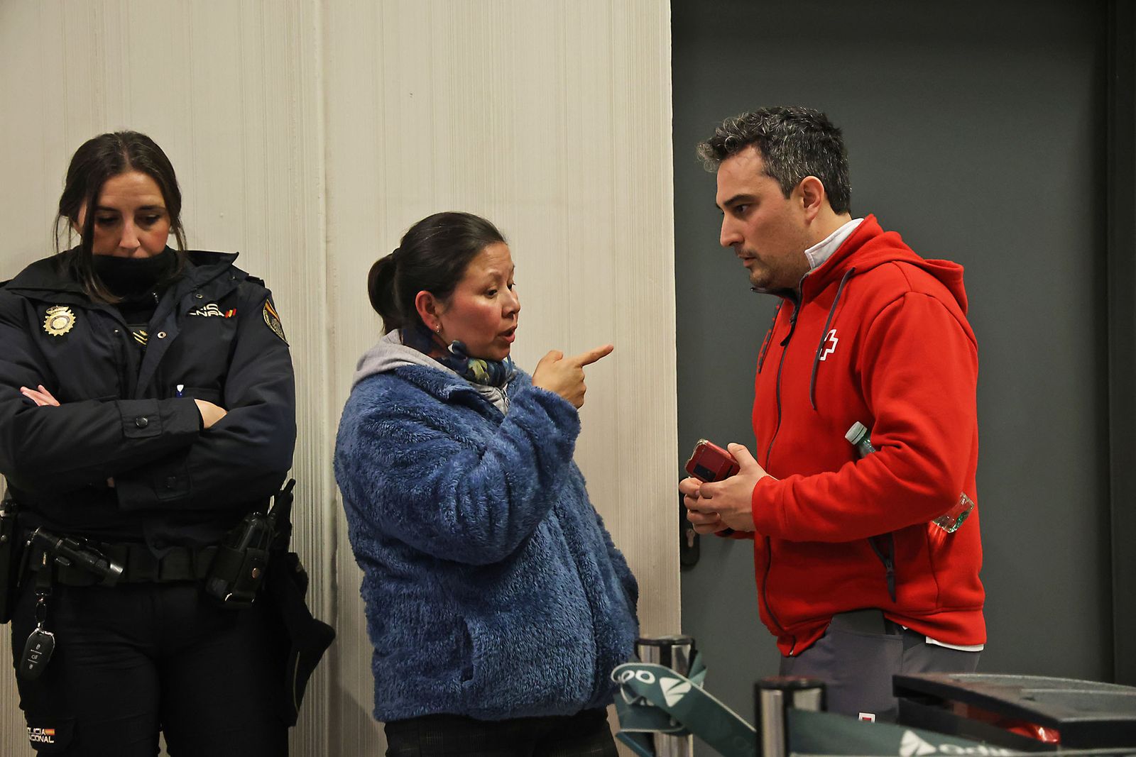 Las Fotografías del dispositivo de urgencia en la estación de Huelva para los afectados por el tren accidentado
