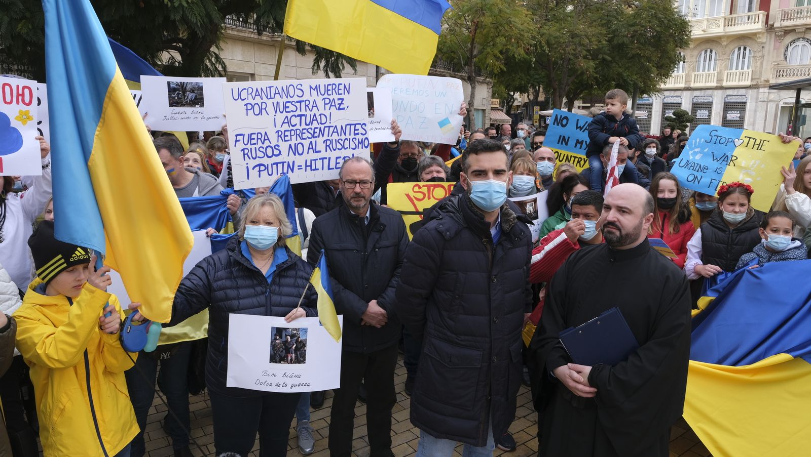 Fotogalería de las protestas contra la invasión rusa en Ucrania. Almería.