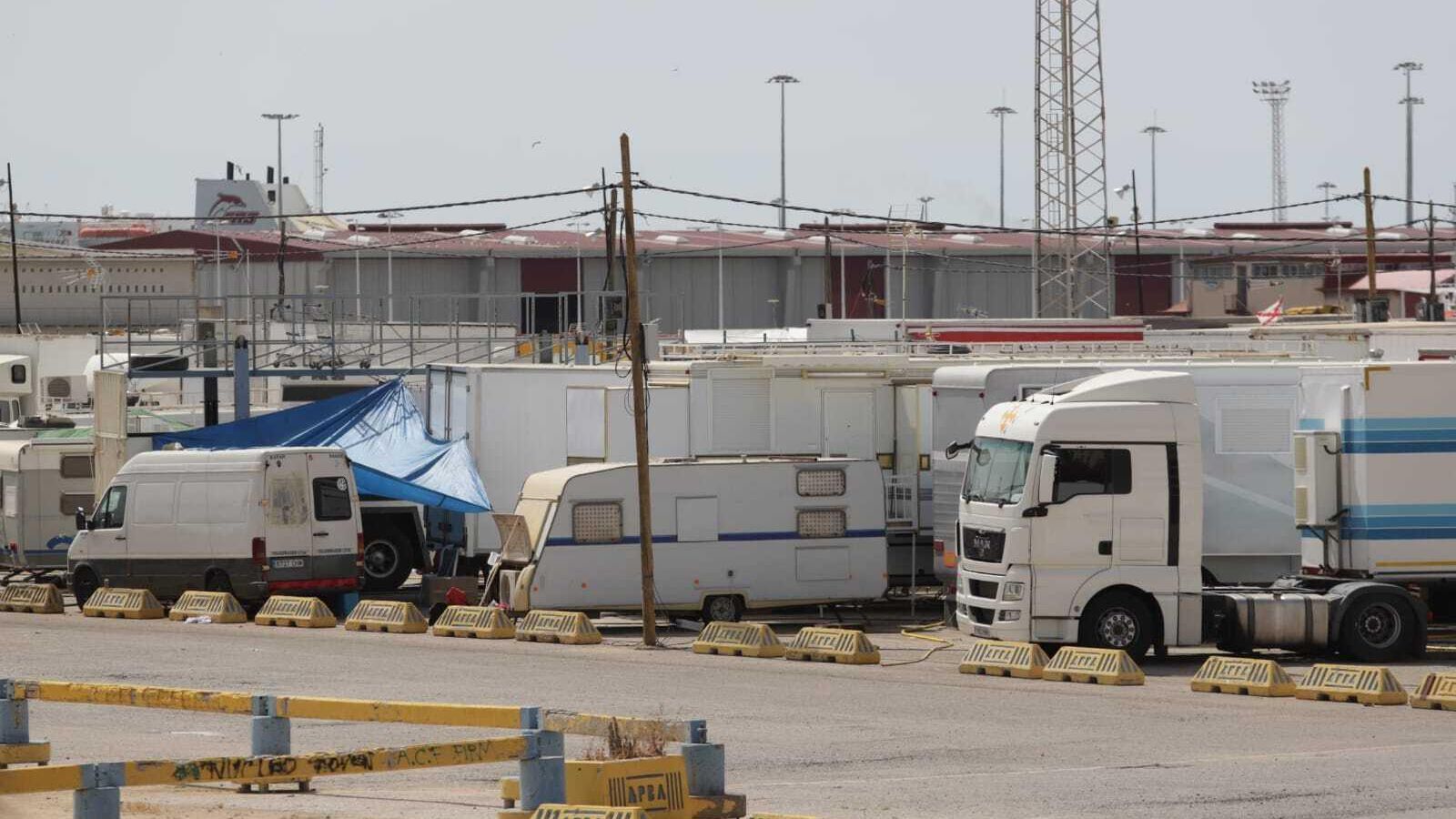 Caravanas, furgonetas y camiones con motivo de la Feria Real