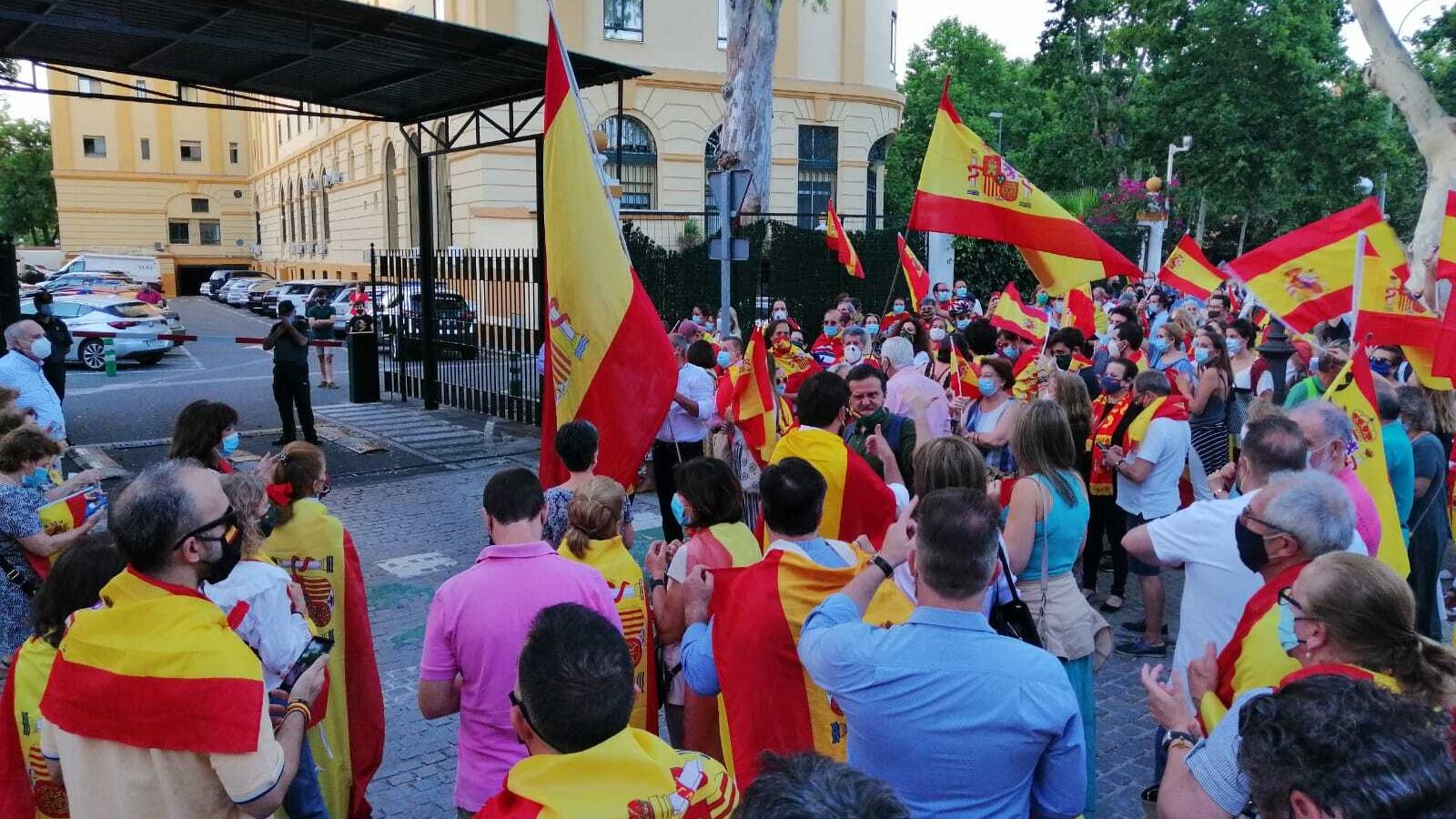 La entrada al acuartelamiento de Eritaña.