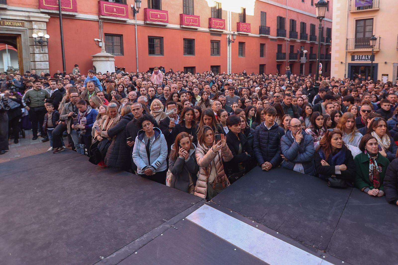 Así vivió Granada la salida de la Hermandad del Nazareno 2025