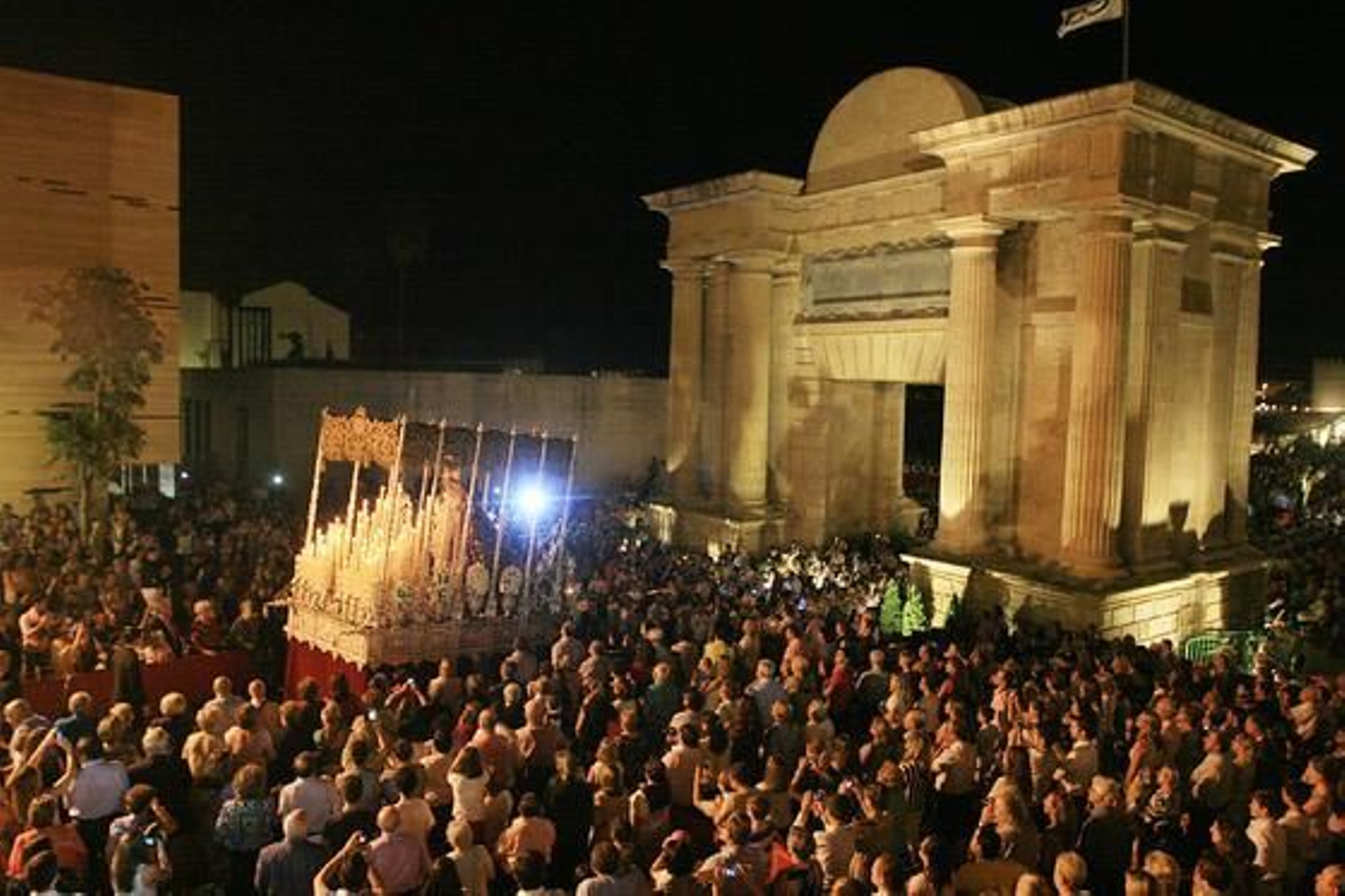 Diez años del Vía Crucis Magno en Córdoba: las mejores imágenes de este gran acto