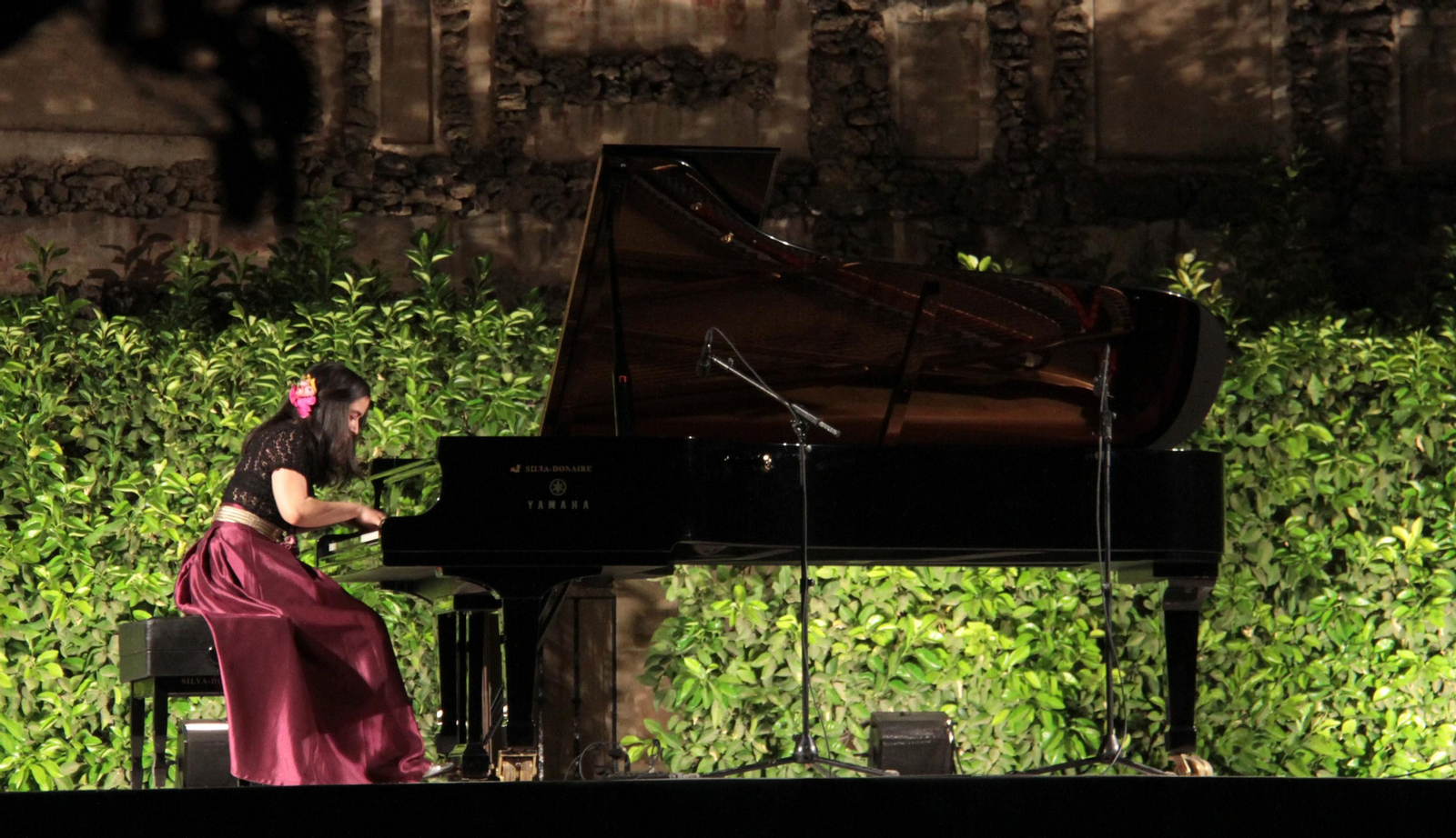Laura Mota en los Jardines del Alcázar.