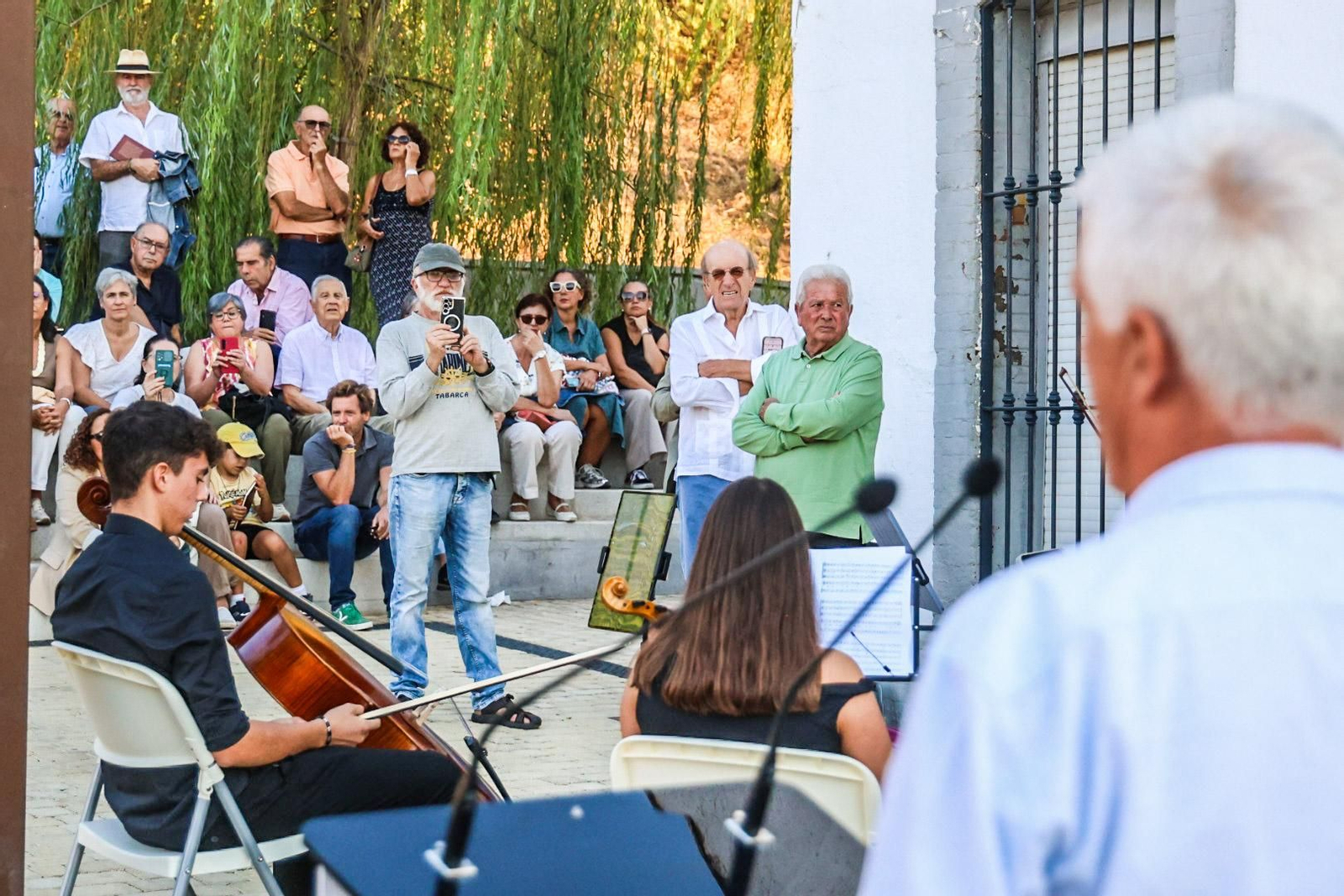 Imágenes de la presentación del libro 'Cuentos desde la Fuente Vieja', de Juan Manuel Siesdedos, Juan Villa y Bernardo Romero