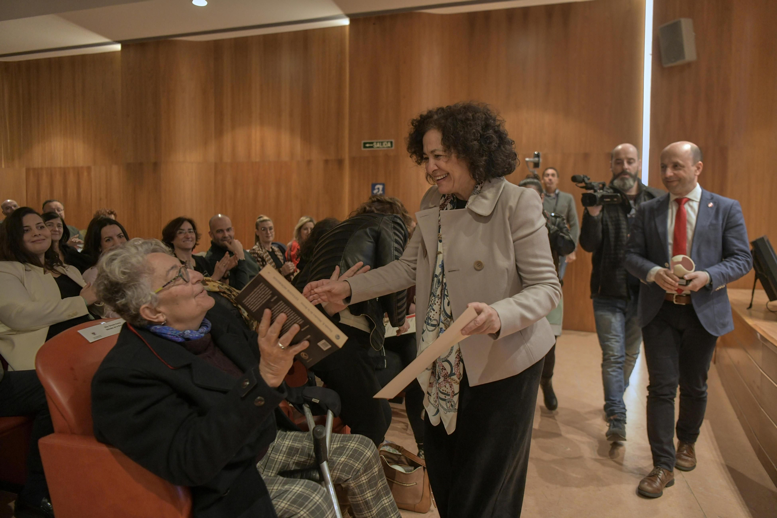 Entrega de la primera edición de los premios a los mejores trabajos fin de grado, fin de máster y tesis doctorales del ámbito de la igualdad y la inclusión en la UGR en imágenes