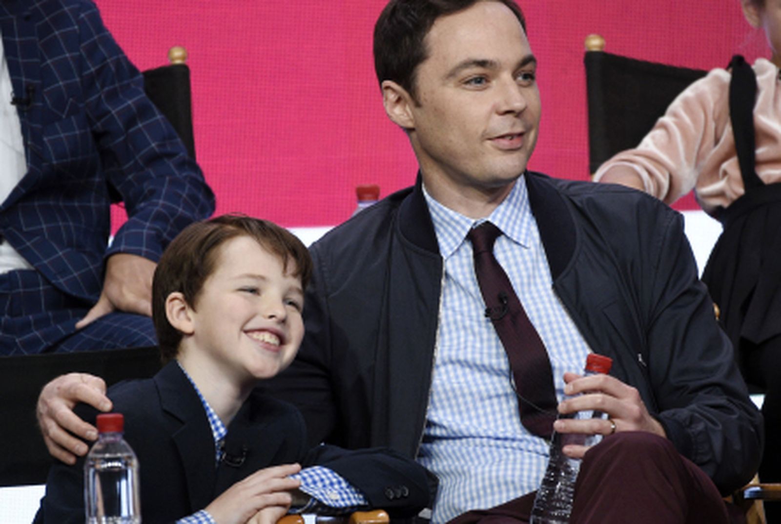 Iain Armitage y Jim Parsons en la presentación de 'Young Sheldon'