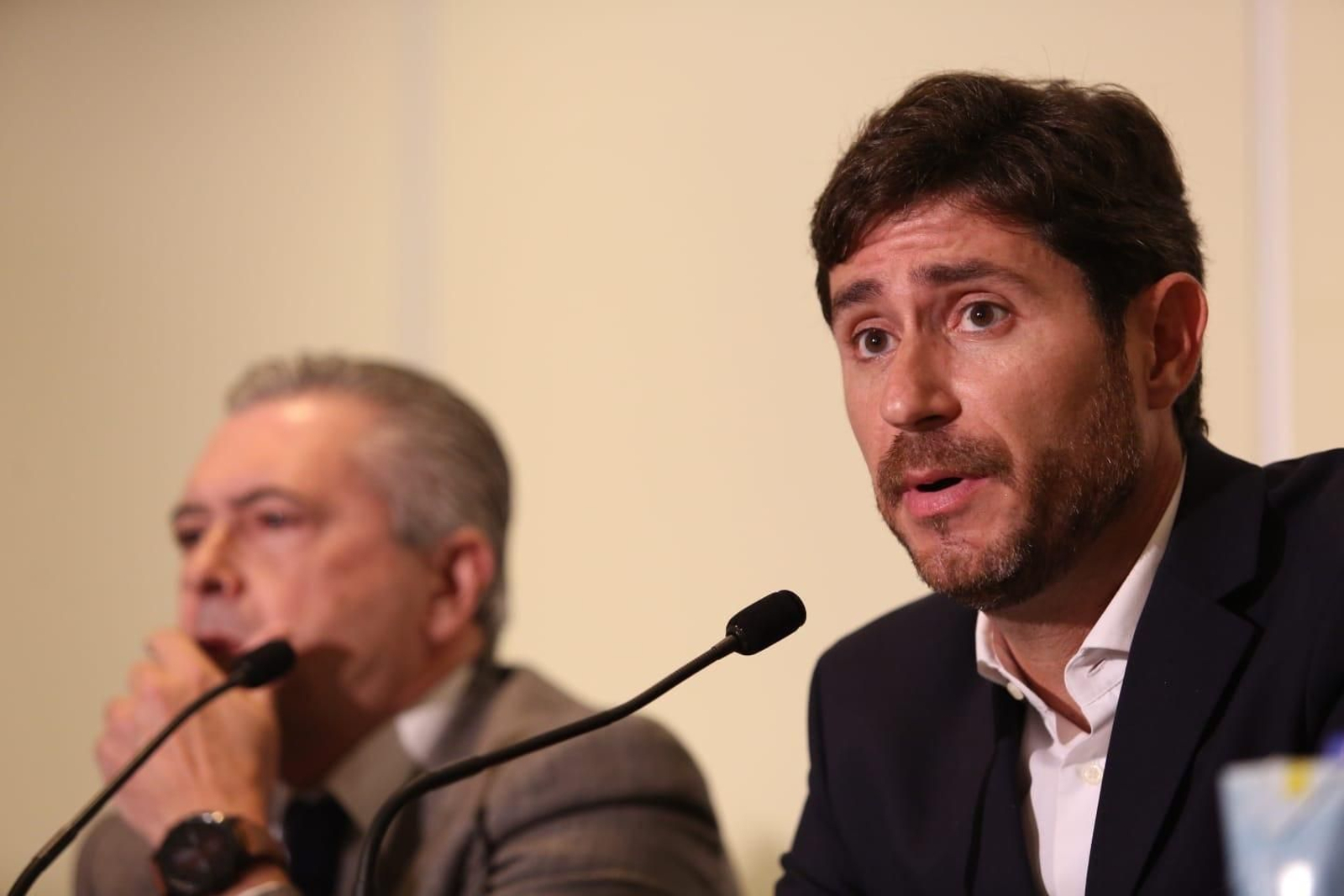 Las fotos de la rueda de prensa de Víctor