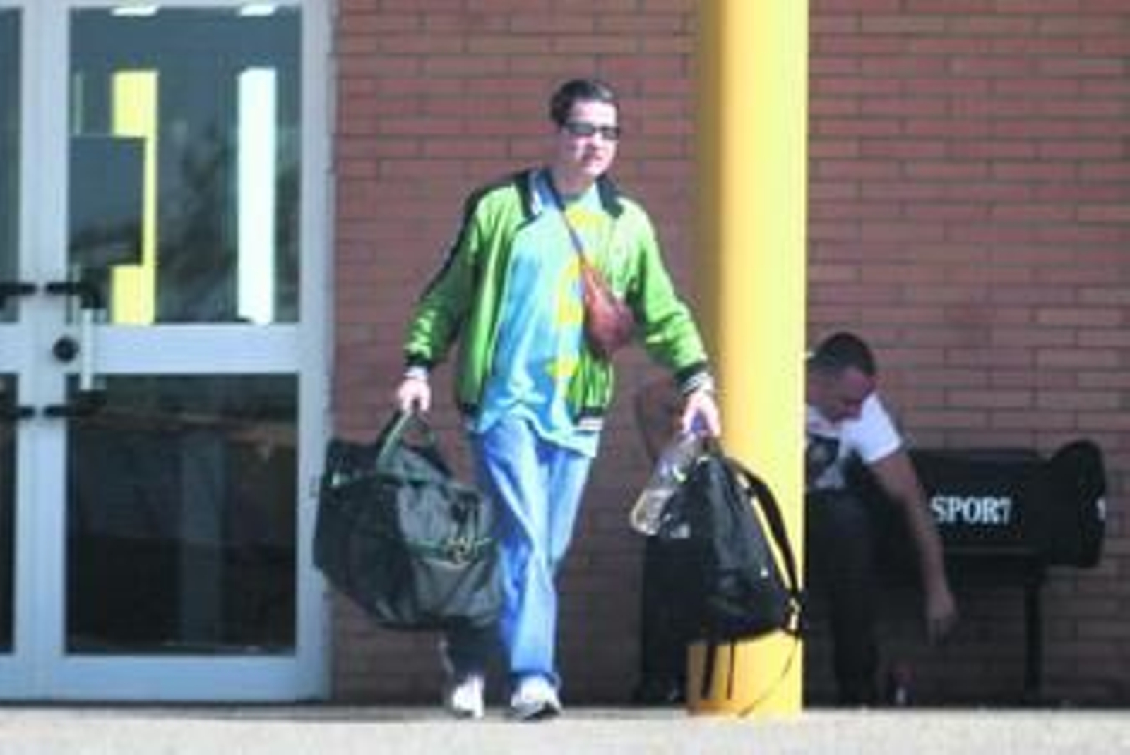 El etarra Antonio Troitiño, a su salida del centro penitenciario de Huelva el pasado mes de abril, excarcelación que generó una gran polémica.