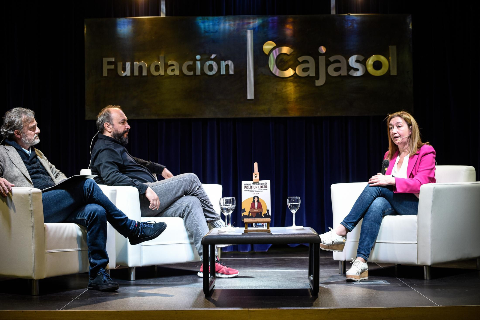 Imágenes de la presentación del libro de Charo Toscano "Manual de Comunicación, Política Local"