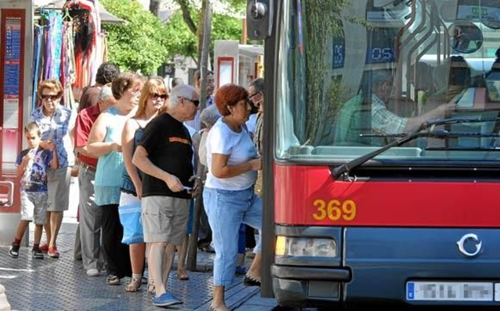 Los cambios en las líneas de Tussam beneficiarán a 12.000 usuarios cada día