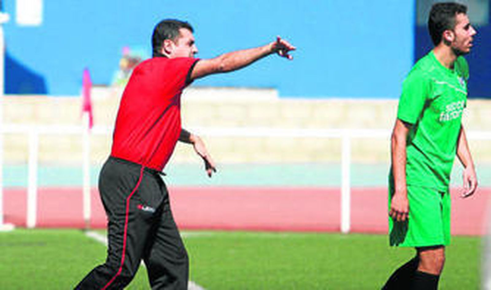Ramón Gento, entrenador del Cerreño, no podrá impartir consignas desde el banquillo a sus jugadores en Niebla.
