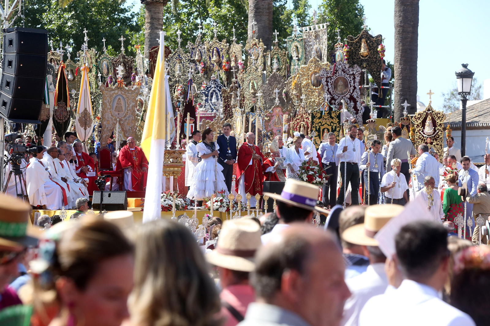 Imágenes de la misa de Pentecostés de la Romería del Rocío 2019