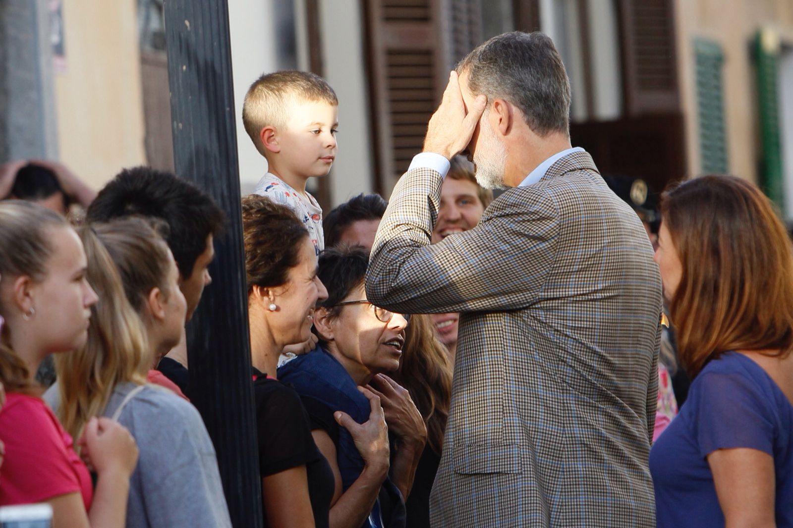 Los Reyes visitan a los afectados por las inundaciones en Mallorca