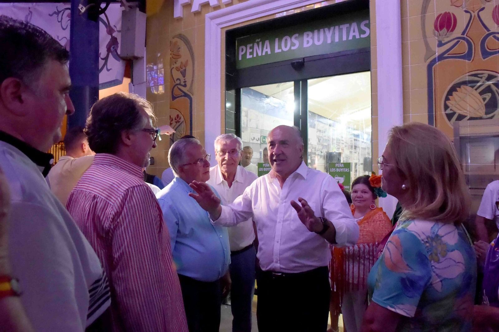 Landaluce, en la puerta de la caseta de la peña Los Buyitas.