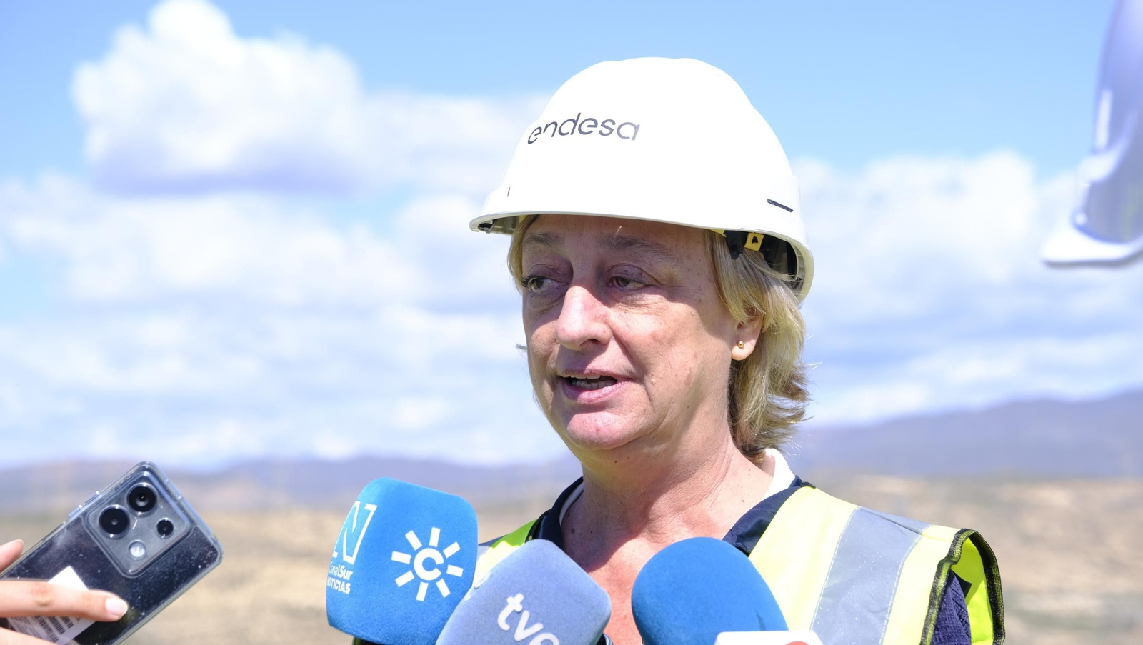 La voladura-demolición de la central térmica de Endesa en Carboneras, en imágenes