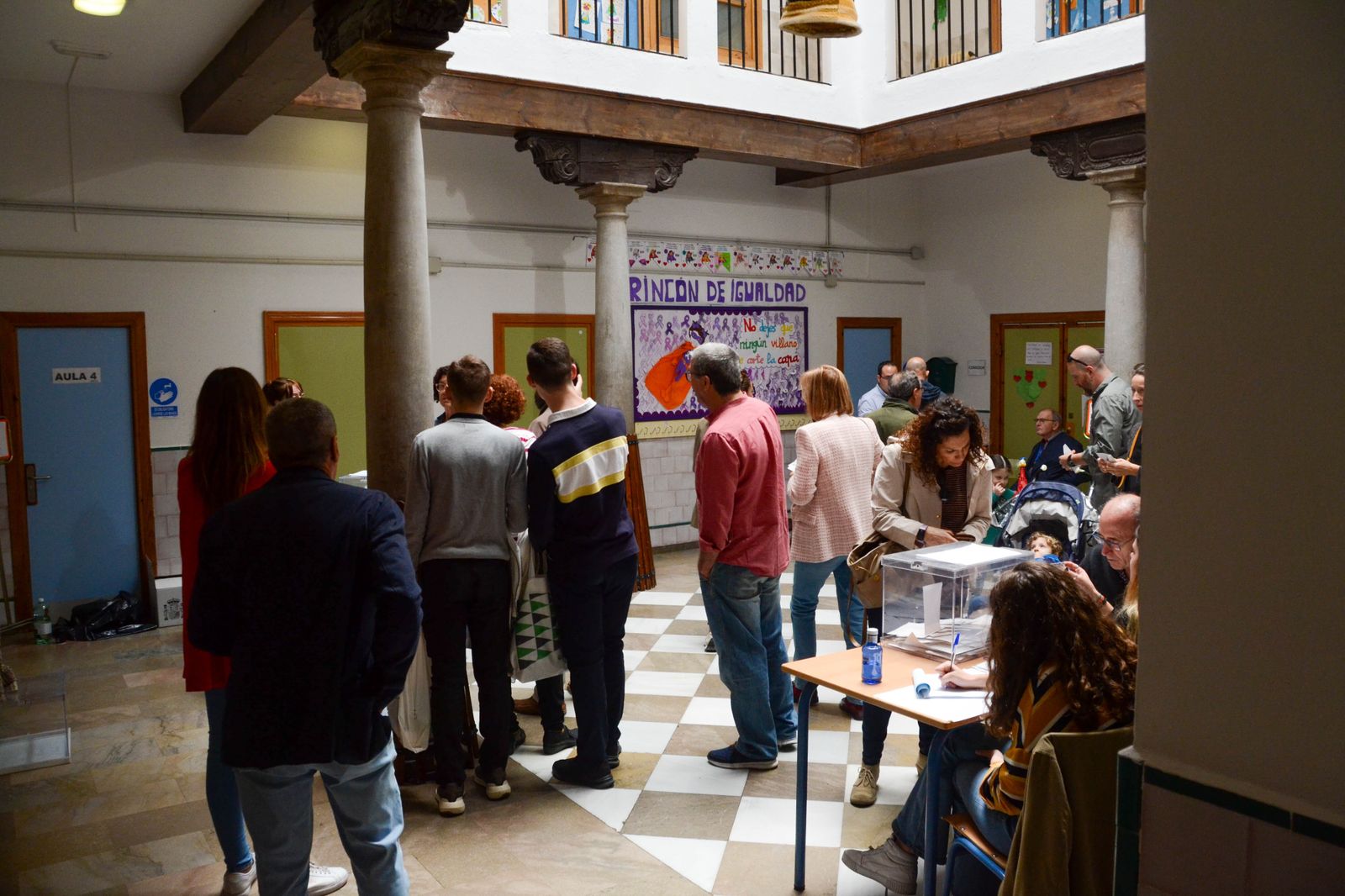 Fotos: así está votando Granada en el inicio de las elecciones municipales 2023