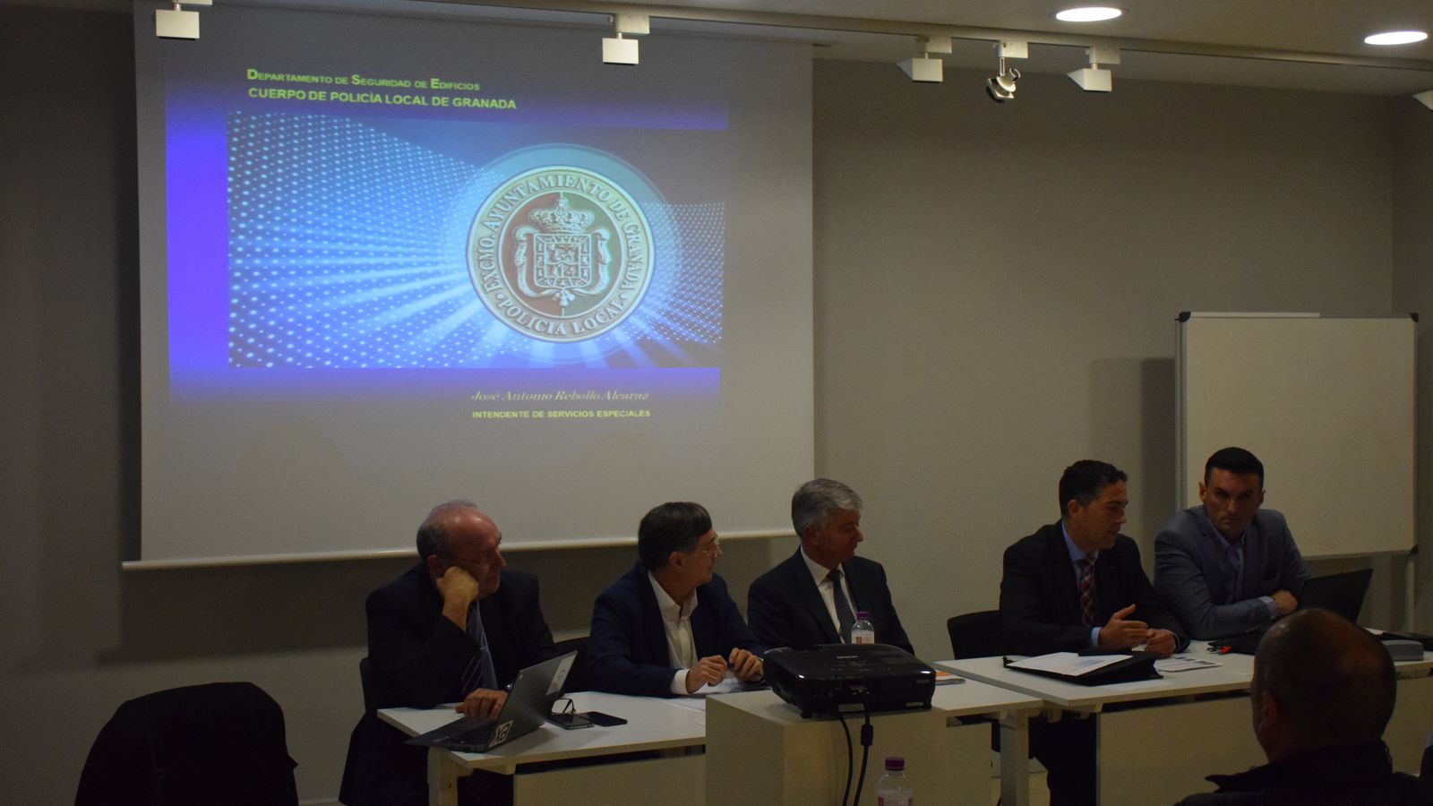 Intercambio de experiencias entre responsables de emergencias de distintas ciudades.